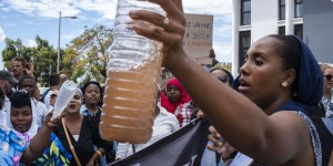 Avec la pénurie d’eau, Mayotte s’enfonce dans une crise « hors-norme » : « Ce n’est plus vivable. Les nerfs vont lâcher »