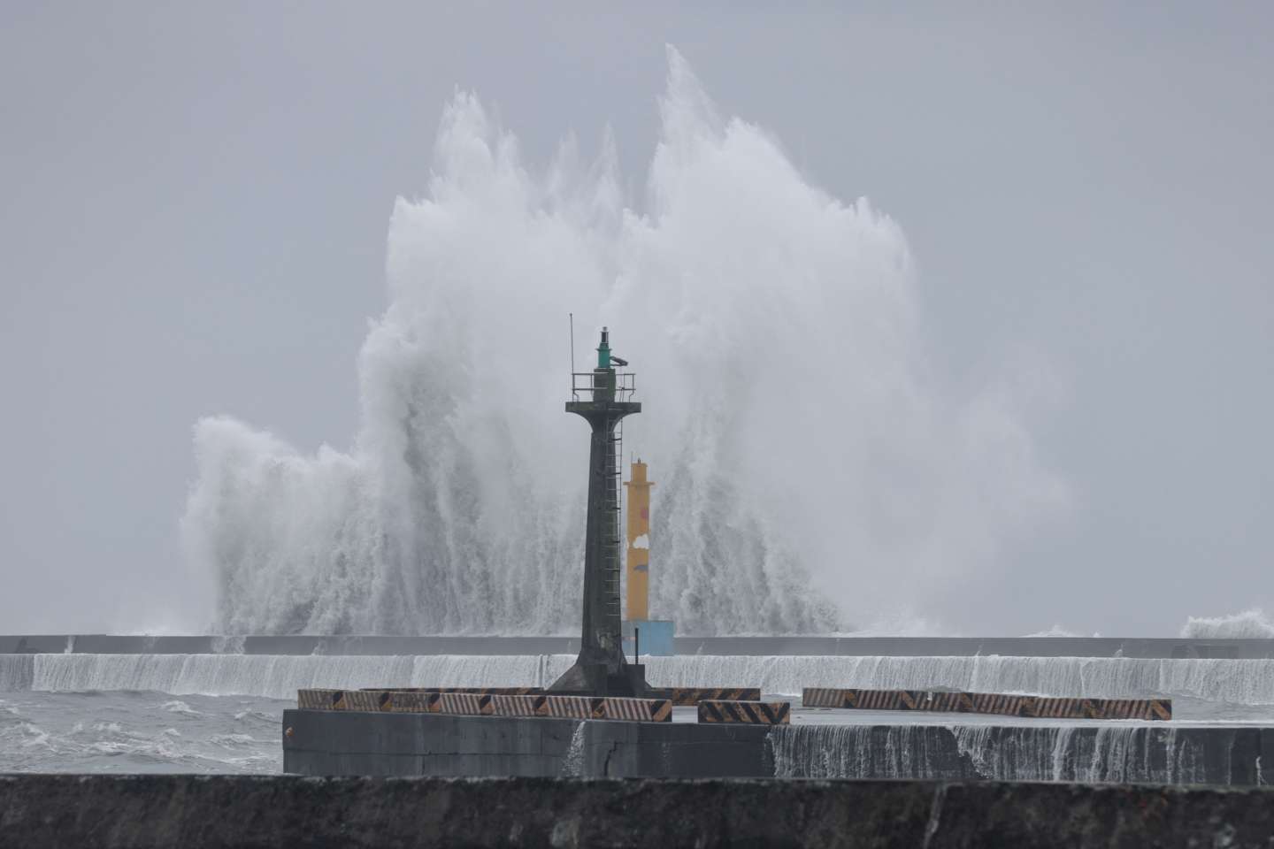 Le typhon Haikui en approche de Taïwan, près de 3 000 personnes évacuées