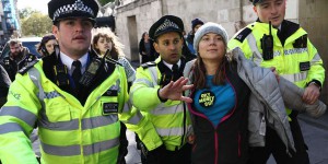 Greta Thunberg mise en examen pour trouble à l’ordre public au Royaume-Uni