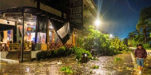 Au Mexique, un mort sur le passage de l’ouragan Lidia, rétrogradé en tempête tropicale