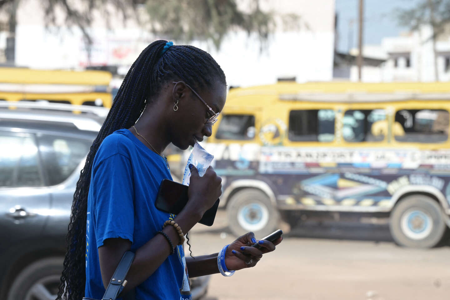 Au Sénégal, le fléau environnemental des sachets d’eau en plastique