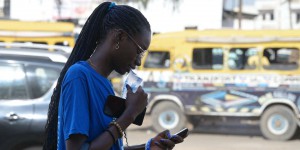 Au Sénégal, le fléau environnemental des sachets d’eau en plastique