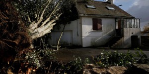 En direct, tempête Ciaran : près d’un million de foyers sans d’électricité et un trafic perturbé dans le nord-ouest de la France