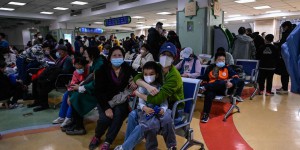 Flambée de maladies respiratoires : la Chine ne signale « aucun pathogène nouveau ou inhabituel », selon l’OMS