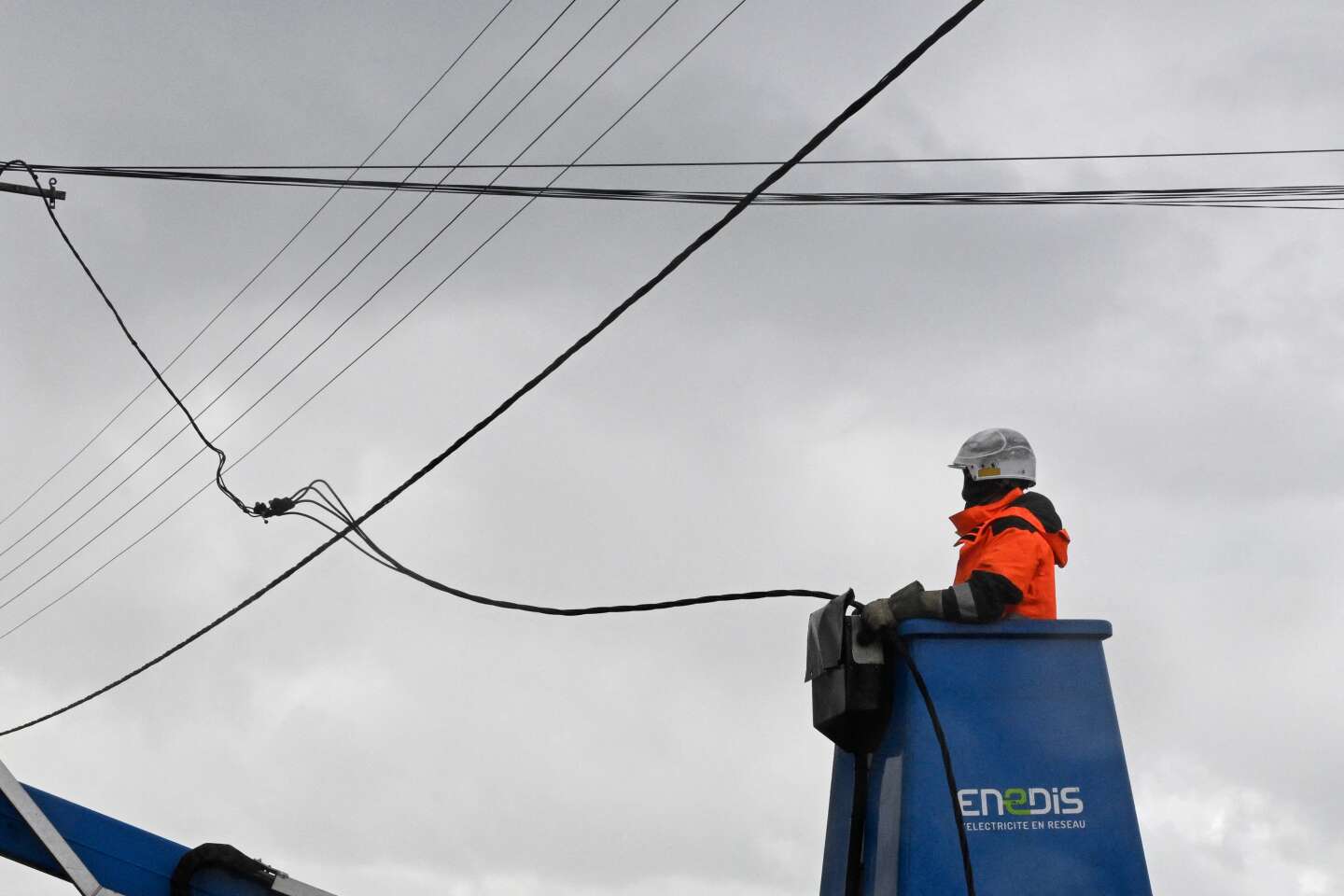 Tempêtes Ciaran et Domingos : 126 000 foyers toujours privés d’électricité