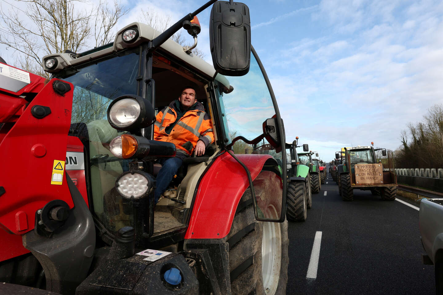 Colère des agriculteurs : les mobilisations se poursuivent, menace d’un « blocus » de Paris lundi