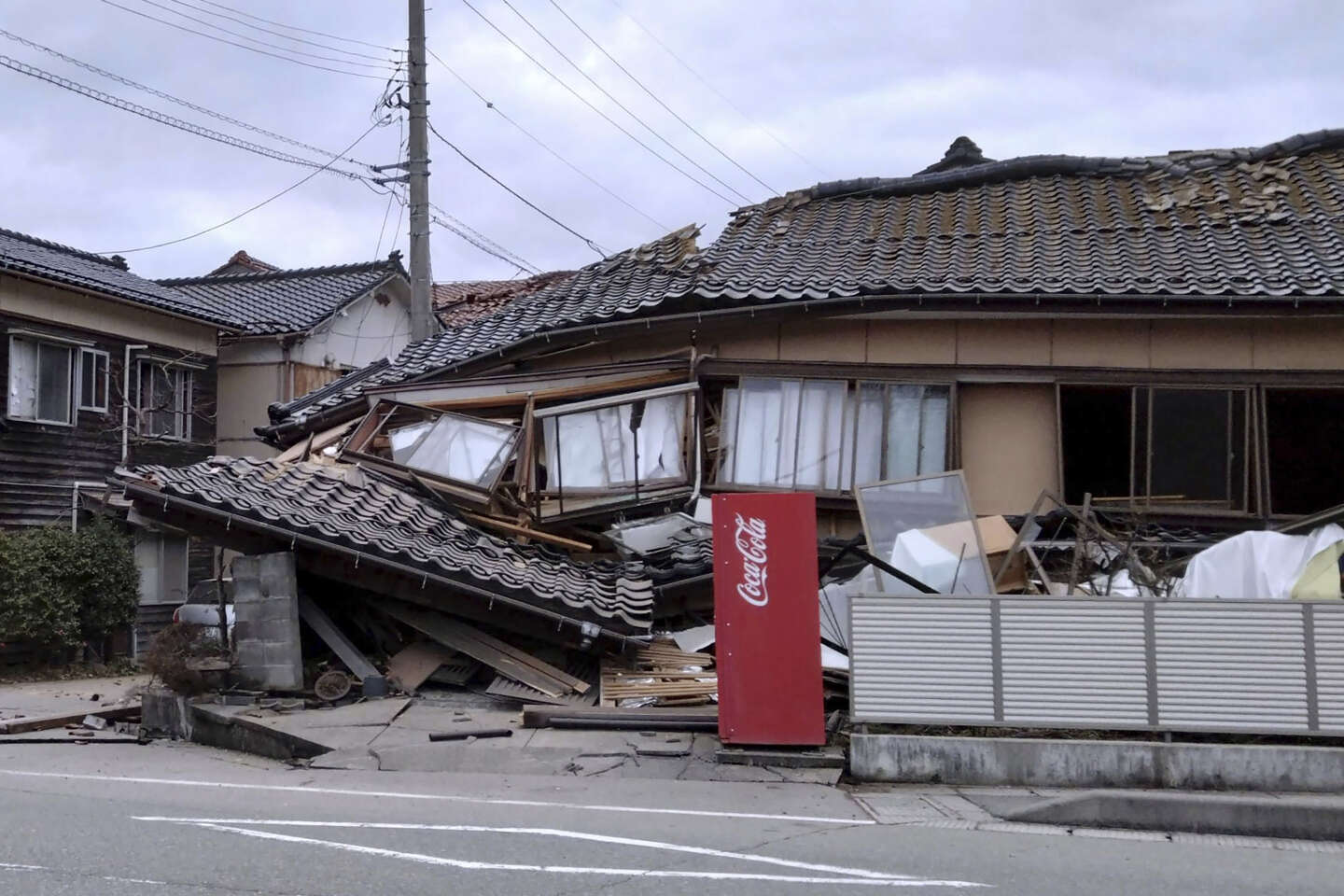 En images : le Japon touché par plusieurs séismes
