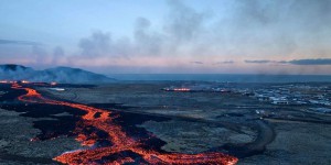En Islande, la lave du volcan Sundhnjukagigar embrase des habitations sans faire de victime
