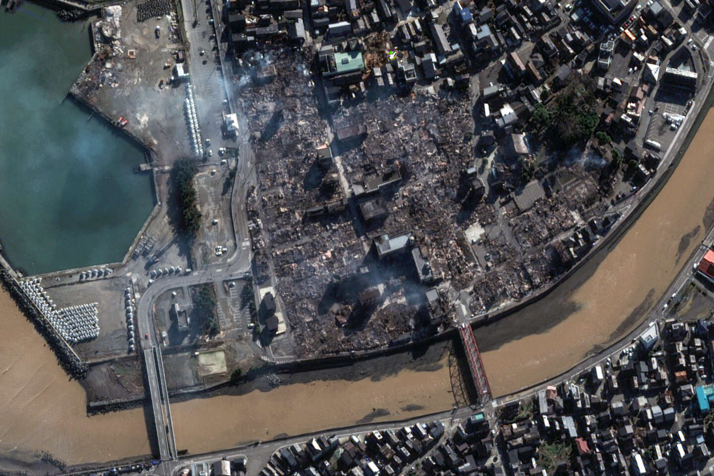 Japon : les dégâts du séisme du Nouvel An vu du ciel
