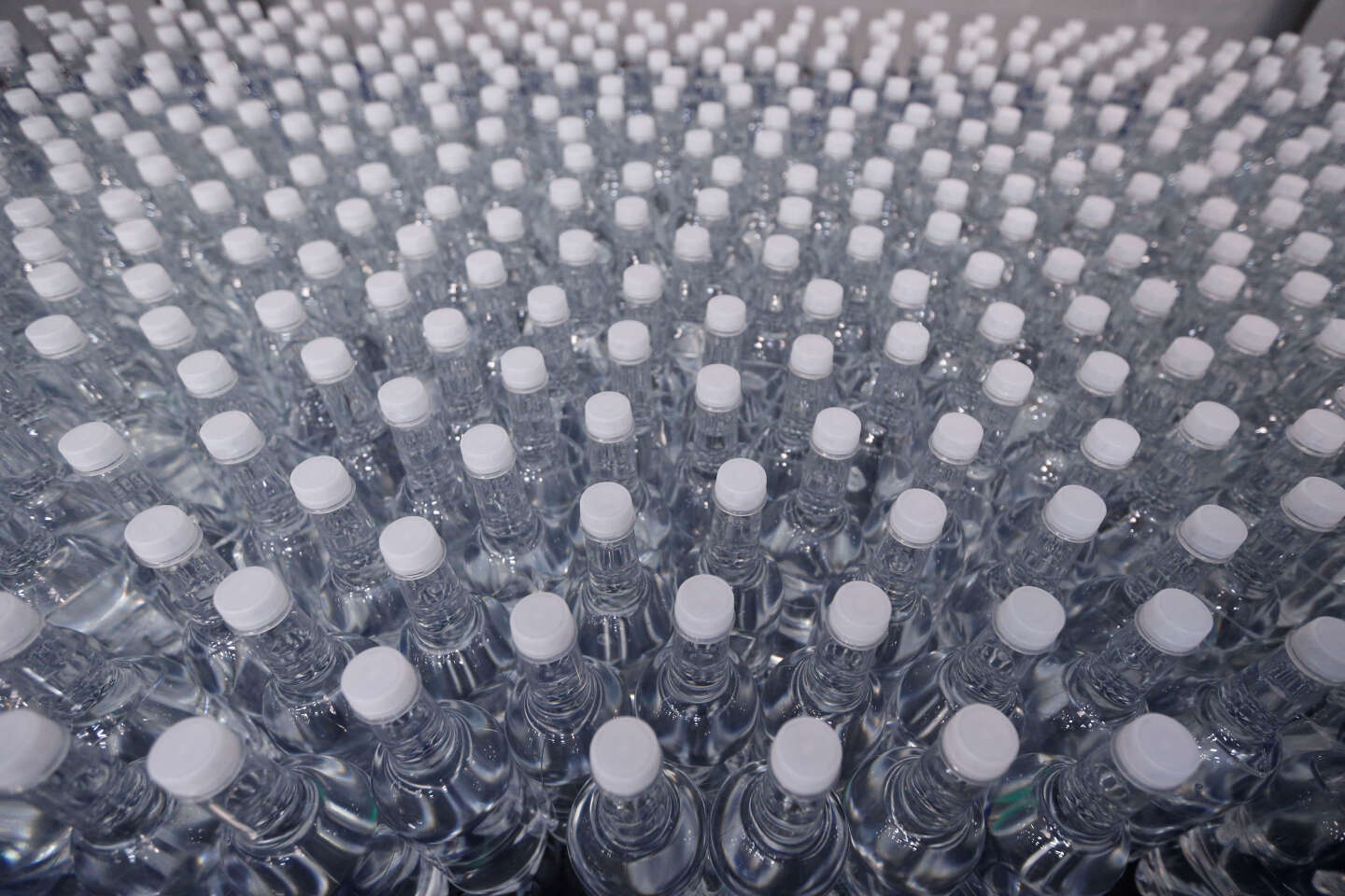 Une nouvelle méthode d’analyse révèle la présence massive de nanoparticules de plastique dans l’eau en bouteille