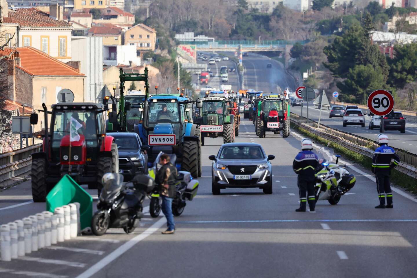 Colère des agriculteurs : les manifestants restent mobilisés à Marseille, Dunkerque et dans la Marne