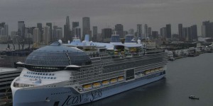 Croisière : « Avec le “Icon-of-the-Seas”, Royal Caribbean a sans doute mis en service le plus grand anachronisme du monde »