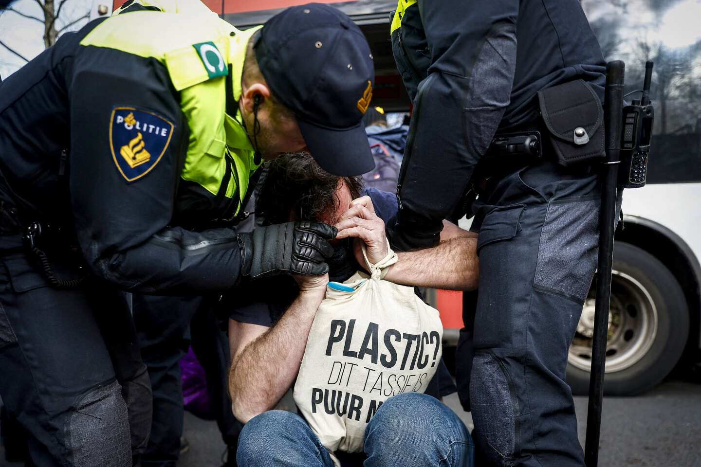 Aux Pays-Bas, près de 1 000 manifestants interpellés lors d’une action pour le climat