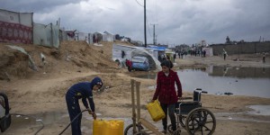 Sols pollués, armes au phosphore, eau contaminée : à Gaza, la crise sanitaire pourrait être plus meurtrière que les bombes