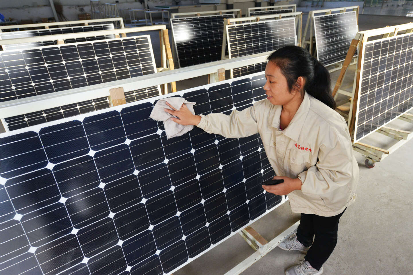 « Il est urgent d’agir pour sauver les derniers producteurs européens de panneaux solaires »