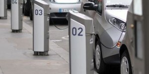 Bolloré va mettre en place un réseau de 16000 bornes de recharges pour voitures électriques en France