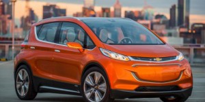 Chevrolet Bolt vs Tesla Model 3 : le match des voitures électriques populaires en 2017 ?