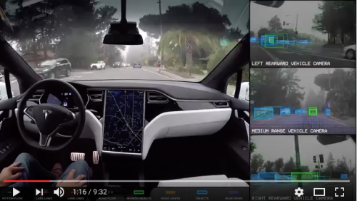VIDEO : immersion dans une voiture électrique Tesla en conduite autonome