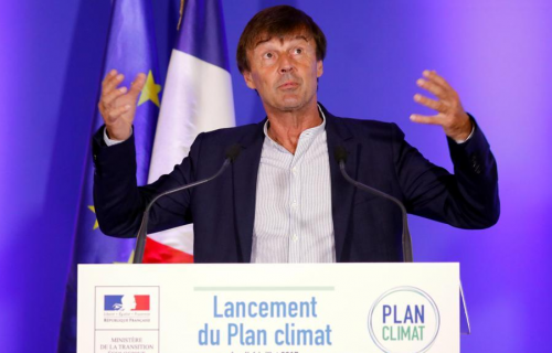 Hulot annonce la fin des voitures essence et diesel en France en 2040