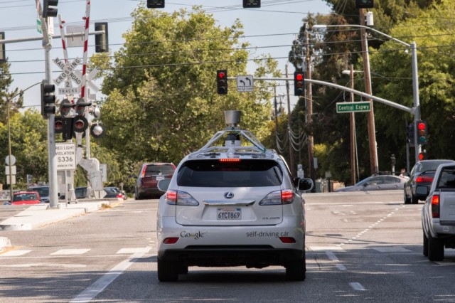 Les Google Cars autonomes pointent leur capot en ville