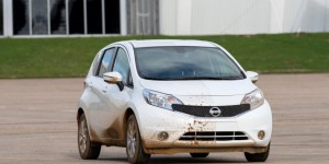 Nissan teste un revêtement de peinture auto-nettoyant