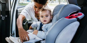 Comment installer un siège auto avec ceinture de sécurité ?