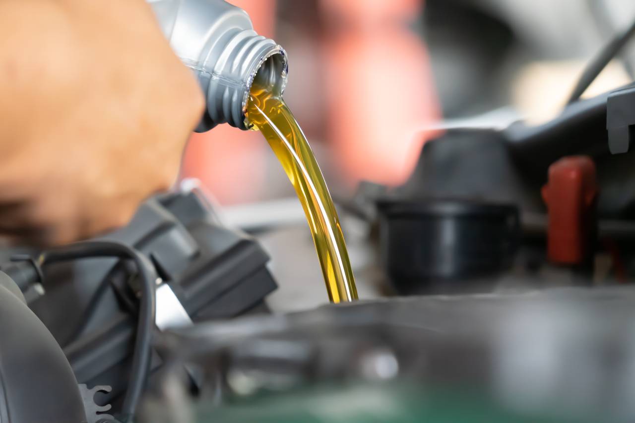 Normes huile moteur : la classifications des huiles – SAE – ACEA – API