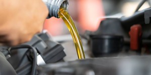 Normes huile moteur : la classifications des huiles – SAE – ACEA – API