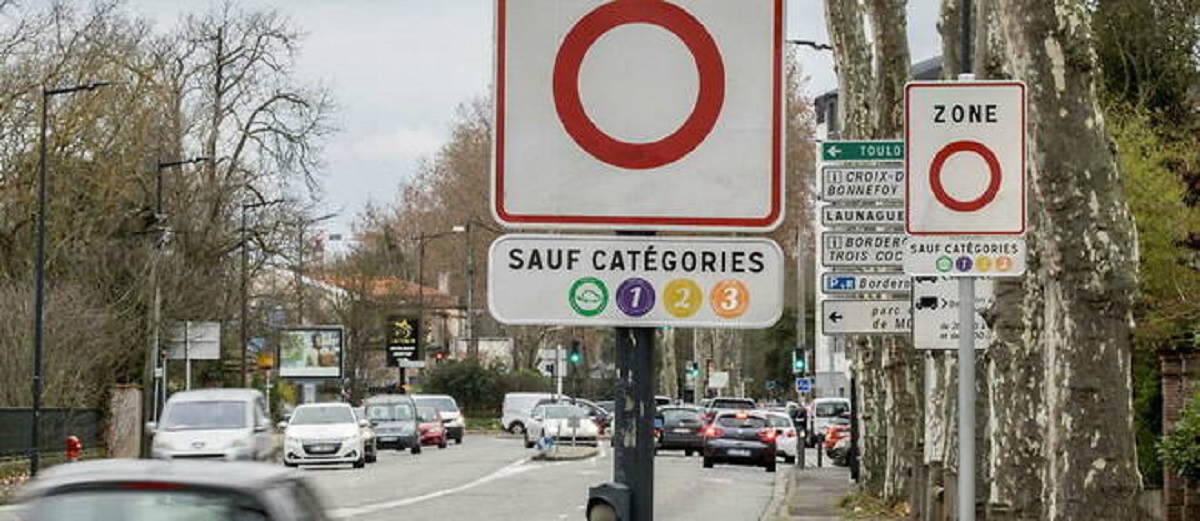 Les zones à faibles émissions (ZFE) rencontrent une opposition ferme des Français : l’opinion publique remet en question leur efficacité