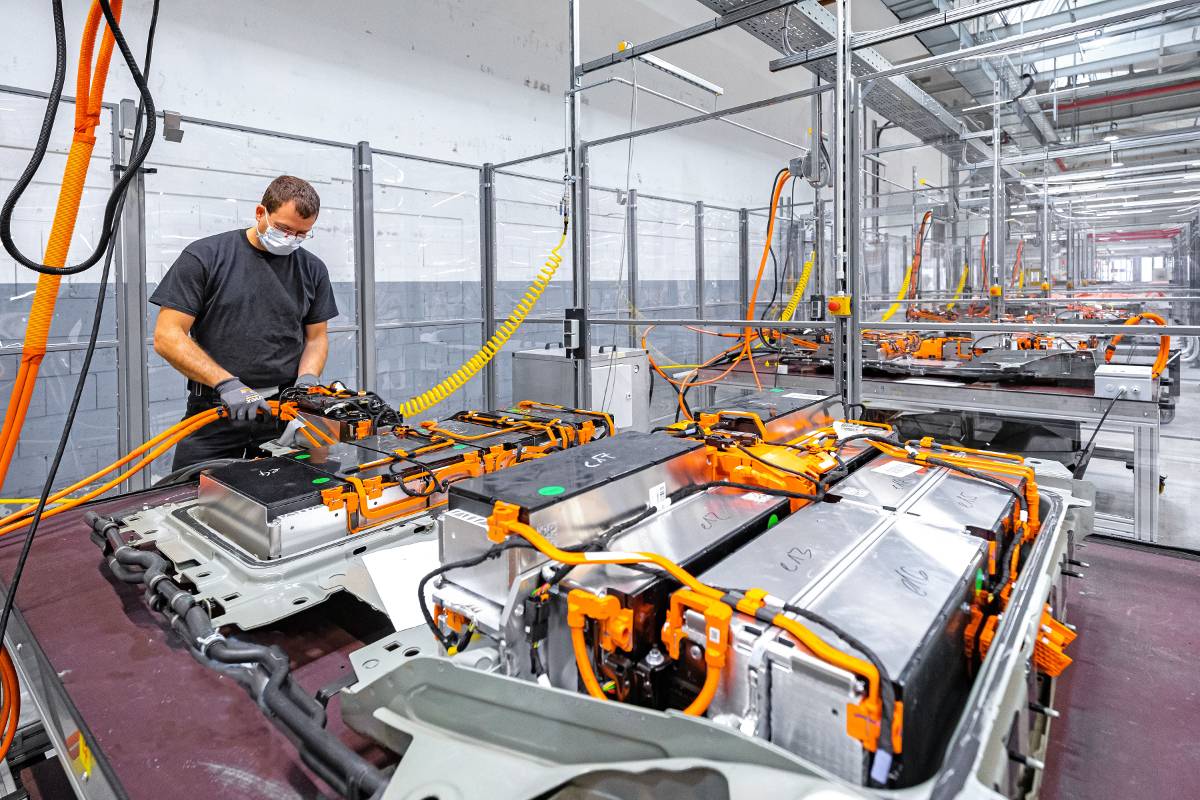 1000 emplois d’ici 2025 grâce à l’arrivée d’une usine de batteries sans lithium ni cobalt