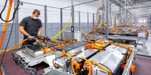 1000 emplois d’ici 2025 grâce à l’arrivée d’une usine de batteries sans lithium ni cobalt