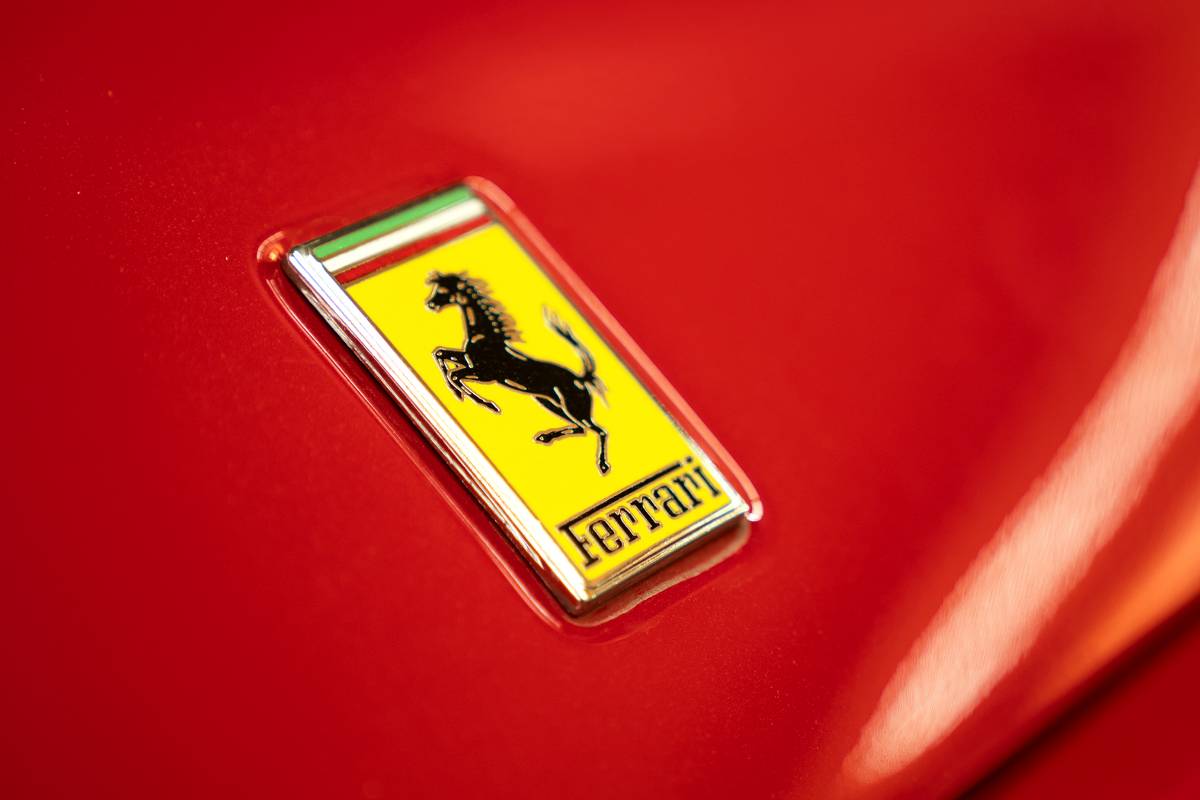 Quelle est l’histoire du logo de Ferrari et son célèbre cheval cabré ?