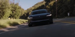 La Tesla Model 3 Performance : est impossible à faire déraper ! Même ce pilote n’y arrive pas