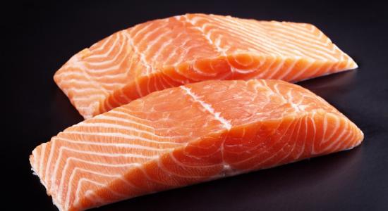 Doit-on bannir le saumon de notre alimentation?