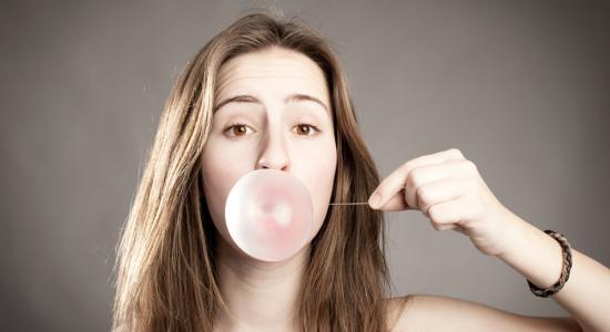 Migraines : et si l'on arrêtait le chewing-gum?