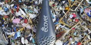 Cette bouteille de liquide vaisselle est fabriquée avec du plastique des océans