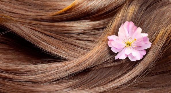 Découvrez ce rituel miracle au rhassoul pour laver vos cheveux naturellement