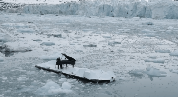 Réchauffement climatique : un concert féerique sur la banquise pour sauver l'Arctique