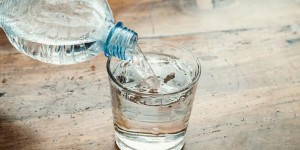 5 raisons de ne plus consommer d'eau en bouteille