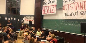 Des activistes allemands bloquent un amphithéâtre pour réclamer l’état d’urgence climatique