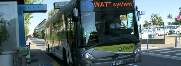 Première mondiale : un bus électrique qui se recharge à chaque arrêt