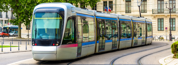 Comment choisir entre tramway et bus à haut niveau de service