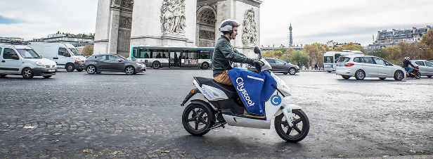 Les scooters électriques partagés fêtent leur premier anniversaire dans la capitale