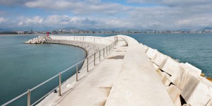 Elévation du niveau de la mer : un canal à houle pour modéliser les impacts sur les ouvrages côtiers