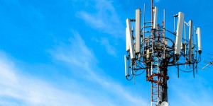 Loi Elan : les sénateurs votent le déploiement accéléré des antennes-relais