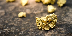 Le gouvernement accorde de nouveaux permis de recherche d'or en Guyane