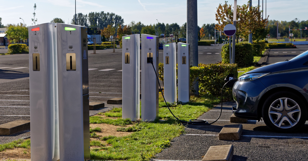 Zones non interconnectées : l'Ademe retient 13 projets de bornes de recharge pour véhicules électriques