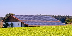 Photovoltaïque sur bâtiments : le seuil des appels d'offres est relevé à 300 kW