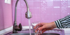Métaux en contact avec l'eau potable : la liste des alliages autorisés est actualisée