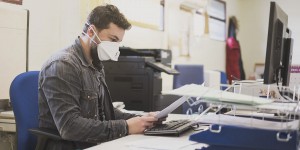 Santé au travail : le port systématique du masque bientôt obligatoire en entreprise
